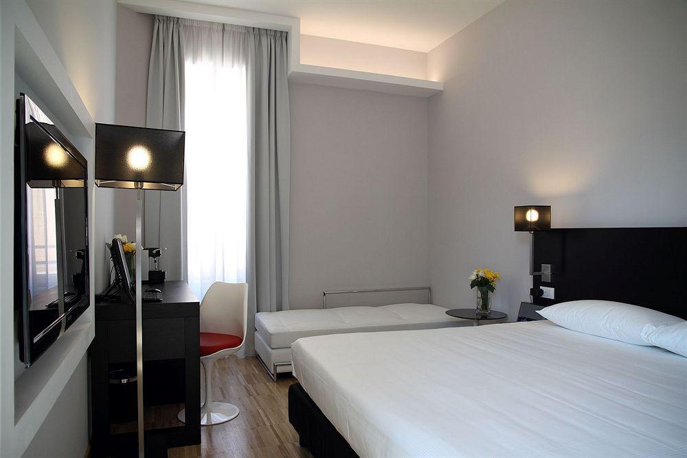 At Home Townhouse - Filiberto Rome Luaran gambar